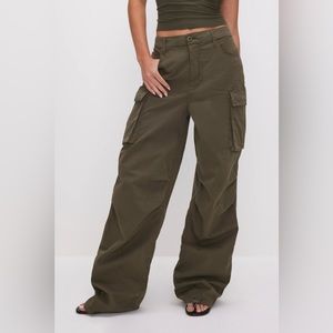 GOOD AMERICAN - Baggy Cargo Pants
